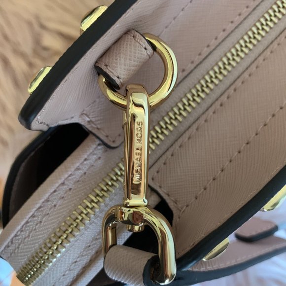 NWT! MICHAEL KORS MK SELMA STUDDED MEDIUM SATCHEL SHOULDER BAG W DUST BAG - Picture 11 of 15